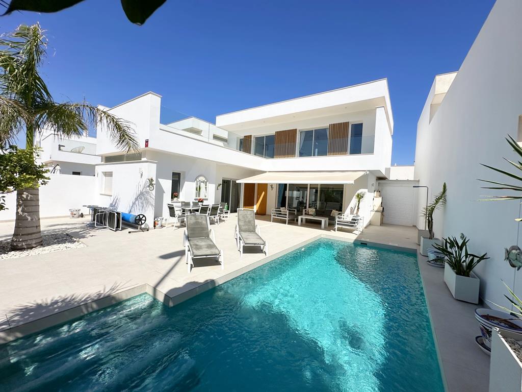 Freistehende Villa im Santiago de la Ribera - Van Dam Estates